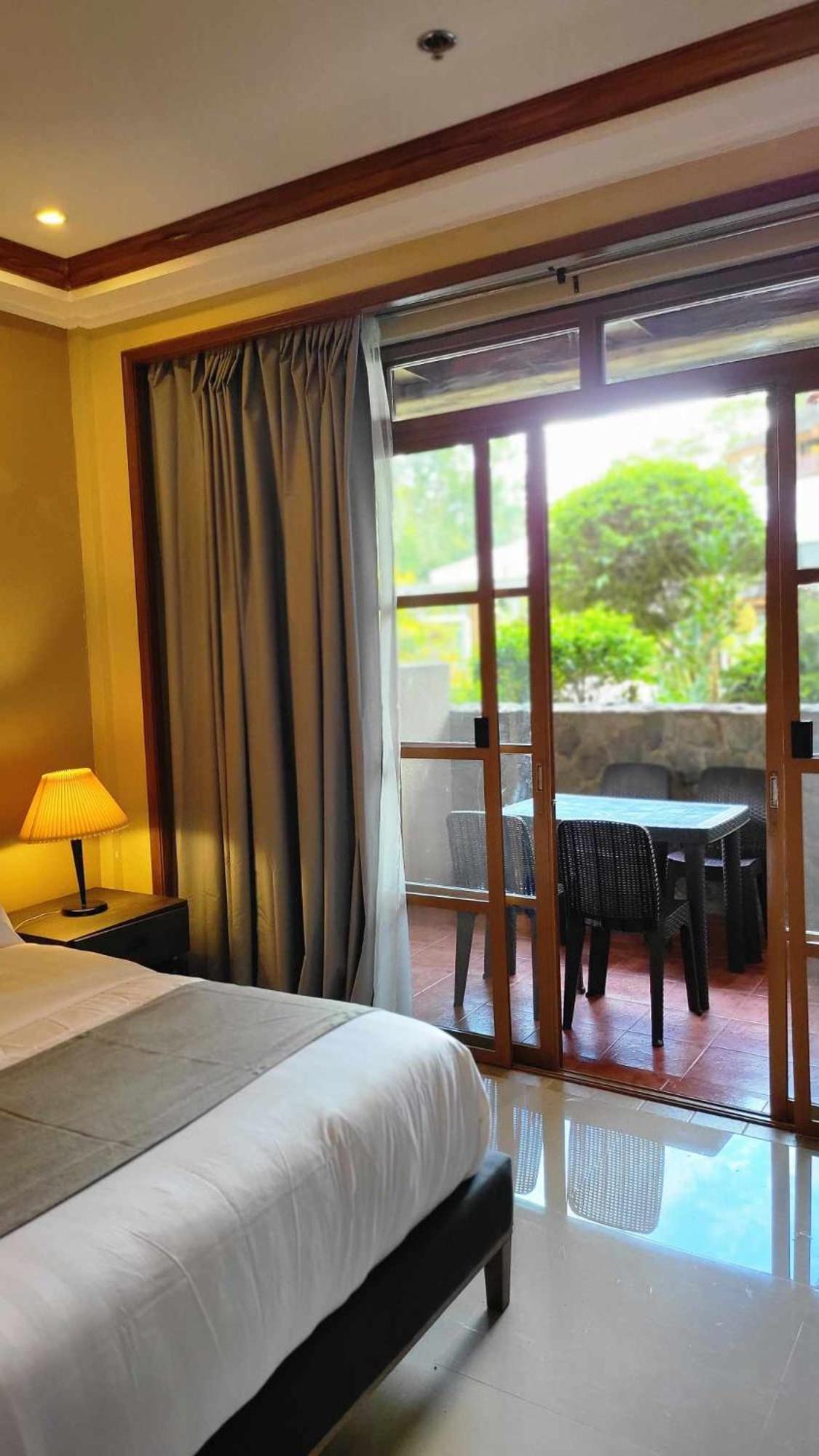 Charming Garden View,Privately Owned Deluxe Room At The Manor By Mist And Pine Baguio City Exterior photo